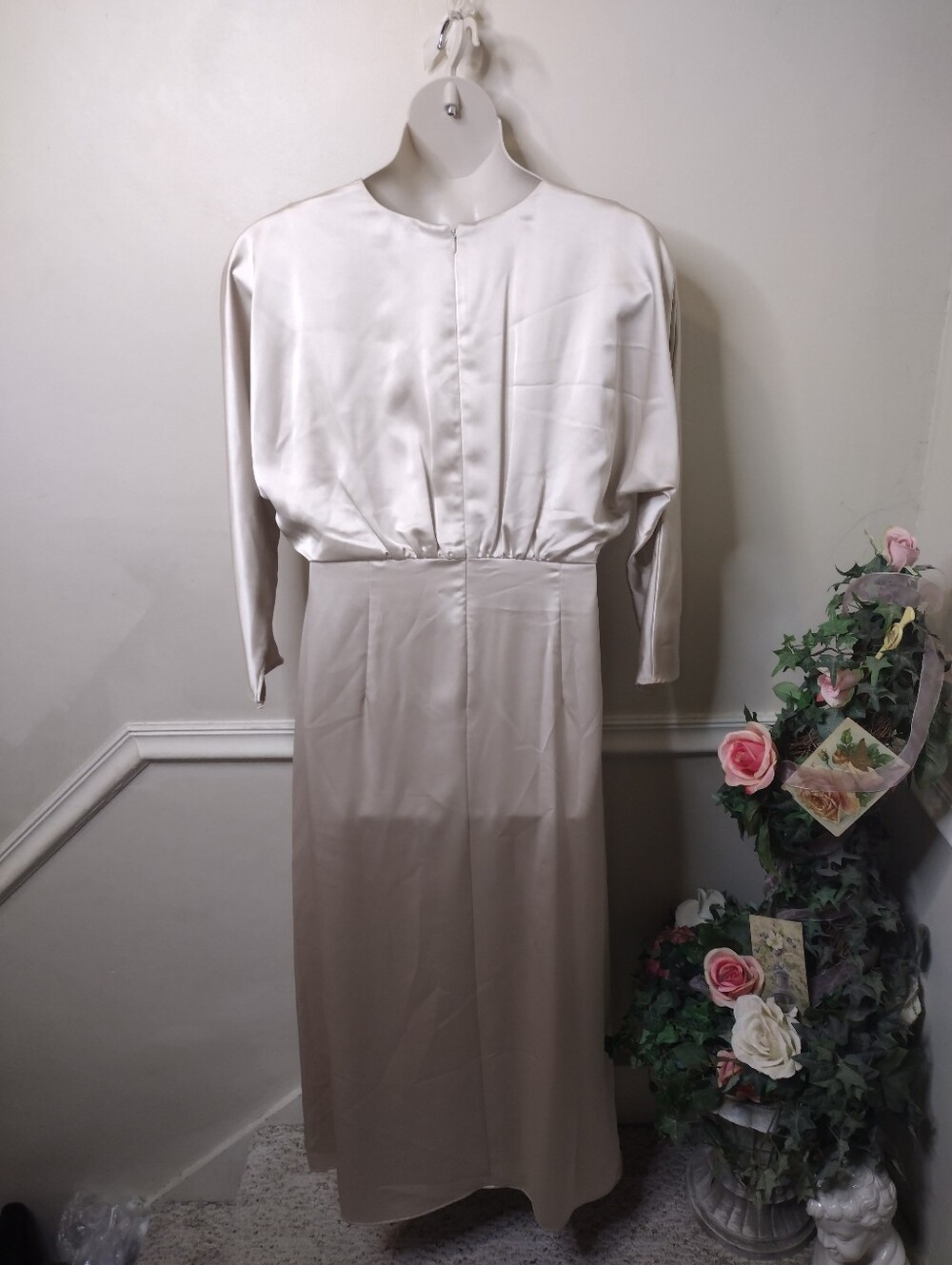 Antonio Melanie Harlow Retro 1940's Starlet Style Champagne Satin Maxi Dress - Picture 5 of 10